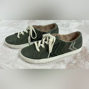 Jack Rogers green cream sneakers shoes 7 like new